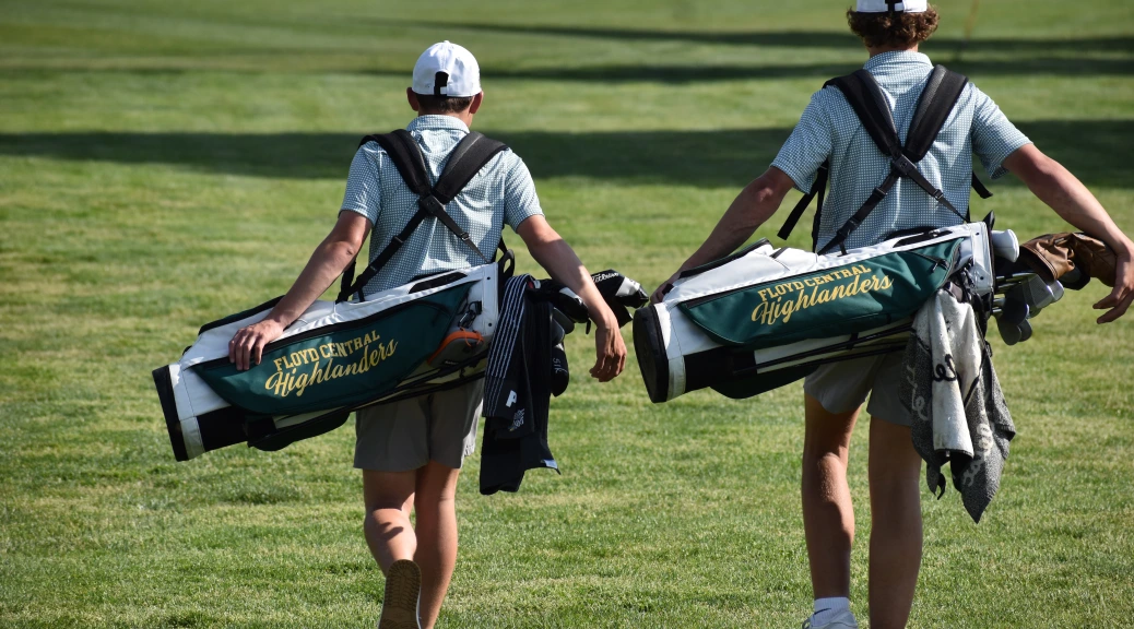 BOY’S GOLF WORKS TOGETHER FOR TEAM SUCCESS